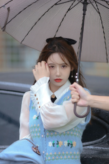公交车短裙挺进太深了H女友